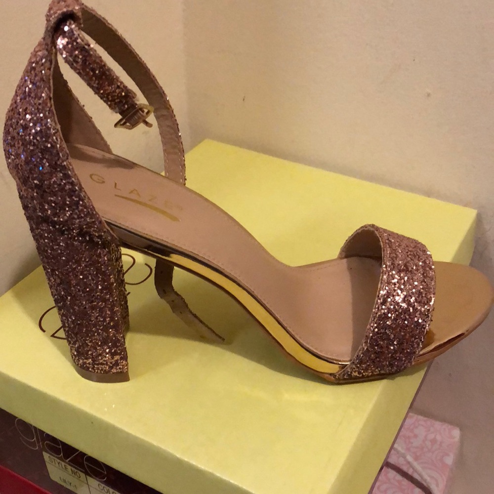 Shoes - Picture 1 of 4